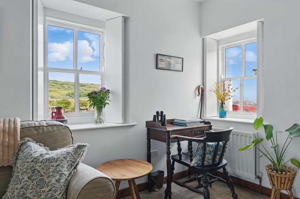 'Sheelagh's Cottage', 6-8 Strand View Park 5 of 44