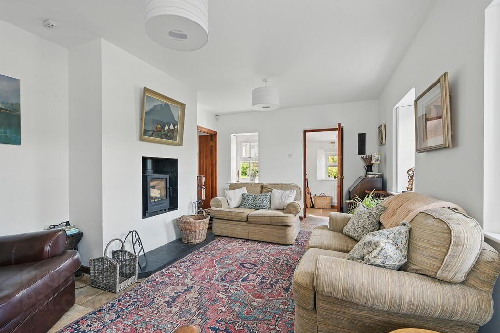 'Sheelagh's Cottage', 6-8 Strand View Park 6 of 44