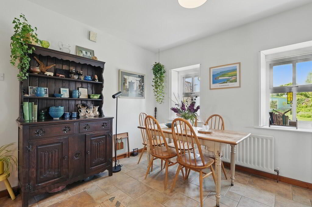 'Sheelagh's Cottage', 6-8 Strand View Park 7 of 44