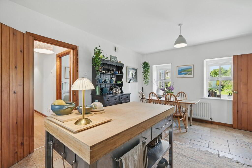 'Sheelagh's Cottage', 6-8 Strand View Park 8 of 44