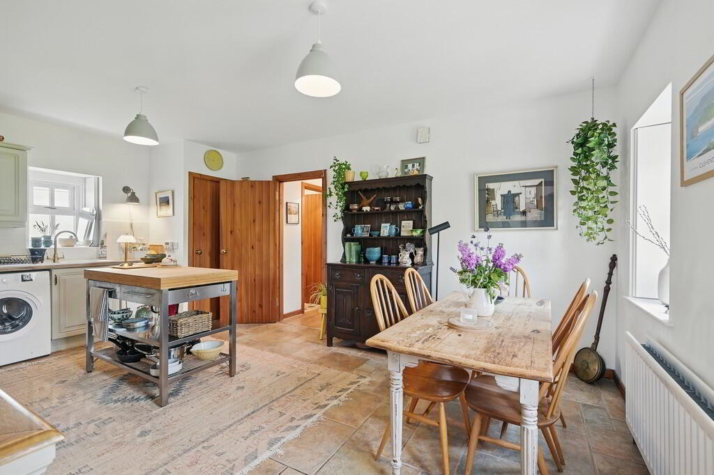 'Sheelagh's Cottage', 6-8 Strand View Park 9 of 44