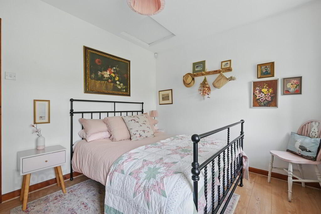 'Sheelagh's Cottage', 6-8 Strand View Park 14 of 44