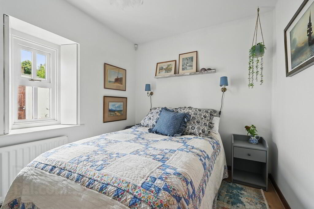 'Sheelagh's Cottage', 6-8 Strand View Park 15 of 44