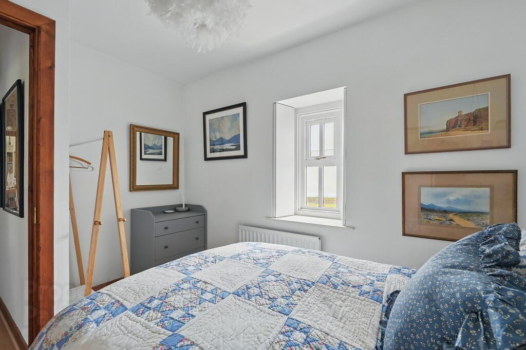 'Sheelagh's Cottage', 6-8 Strand View Park 16 of 44
