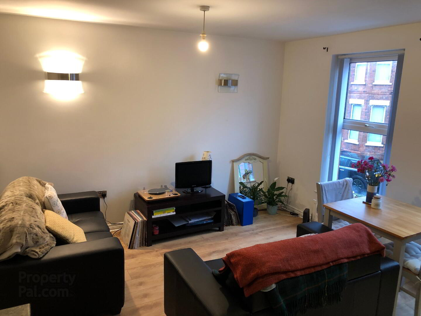 Apt 3-2a Eglantine Gardens 3 of 5