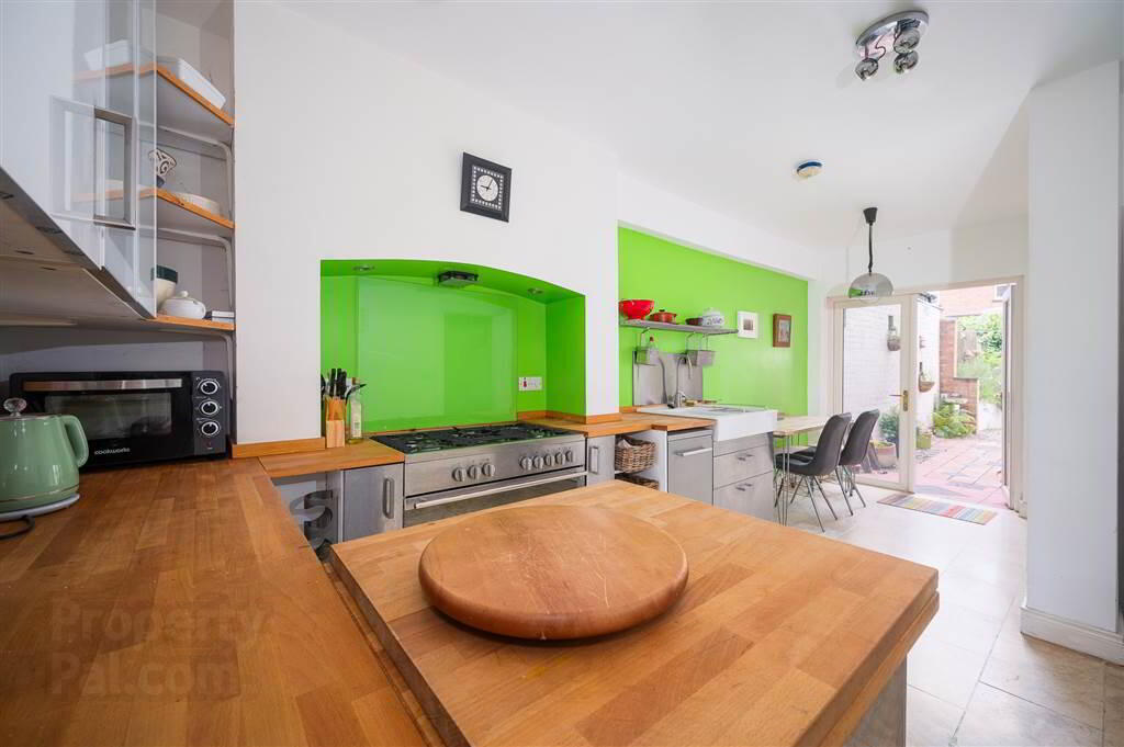Apt 1, 59 Marlborough Park North 6 of 17