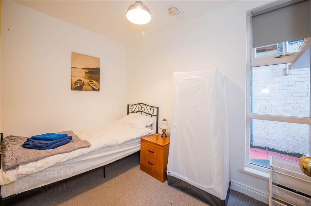 Apt 1, 59 Marlborough Park North 12 of 17