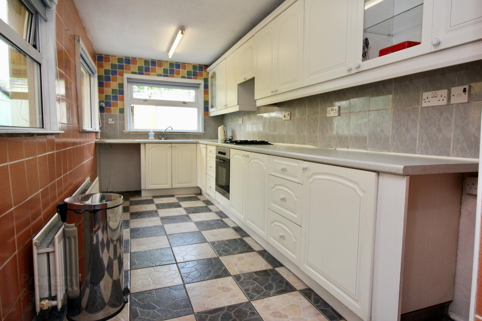 38 Avenue Road 8 of 22