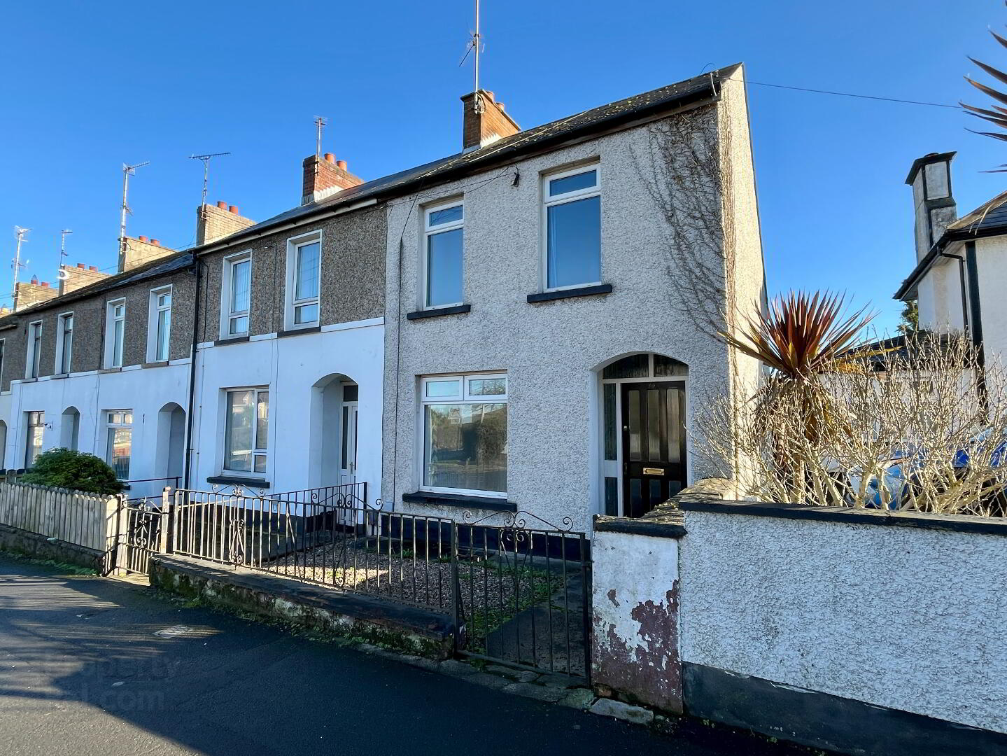 52 Gilford Road 1 of 16