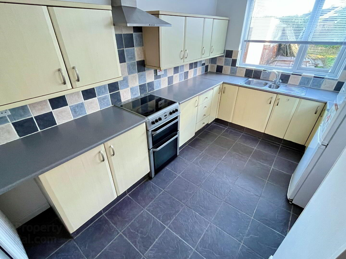 52 Gilford Road 7 of 16