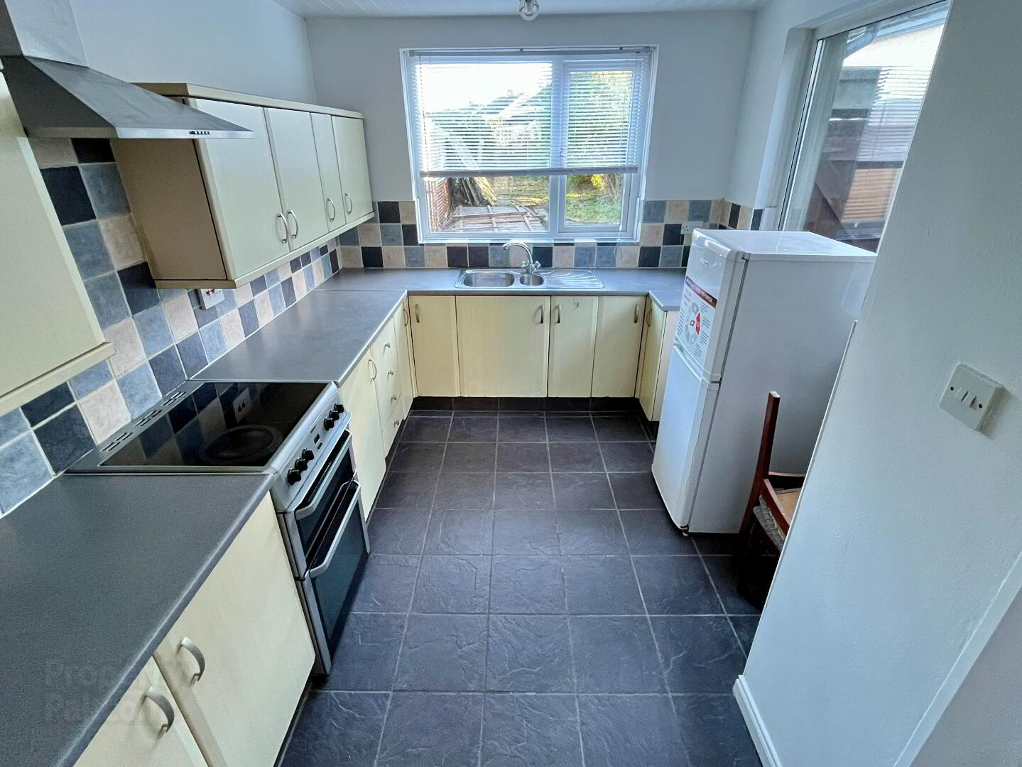 52 Gilford Road 8 of 16