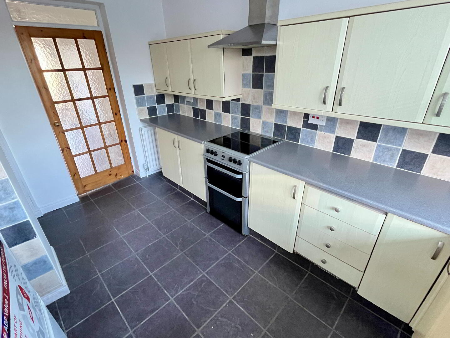 52 Gilford Road 9 of 16