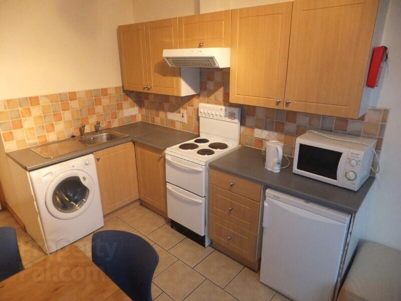 Apt 2, 73 Dunluce Avenue 5 of 13