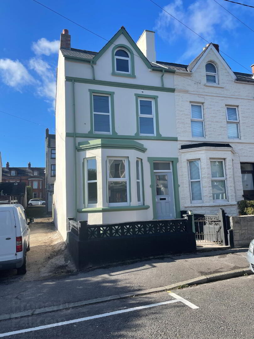 2 Adelaide Avenue 1 of 14