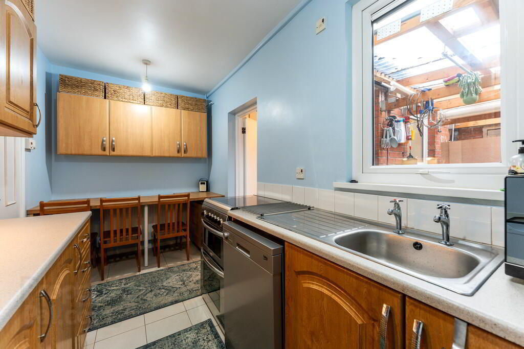 17 Daphne Street 6 of 14