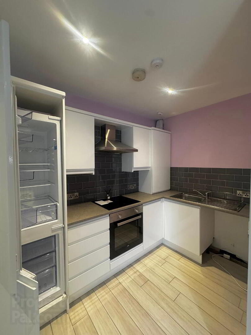 Unit A, 2 Henry Street 3 of 7