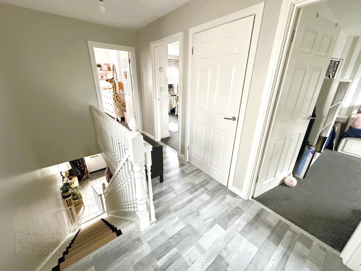 7 Strawhill Manor 10 of 19