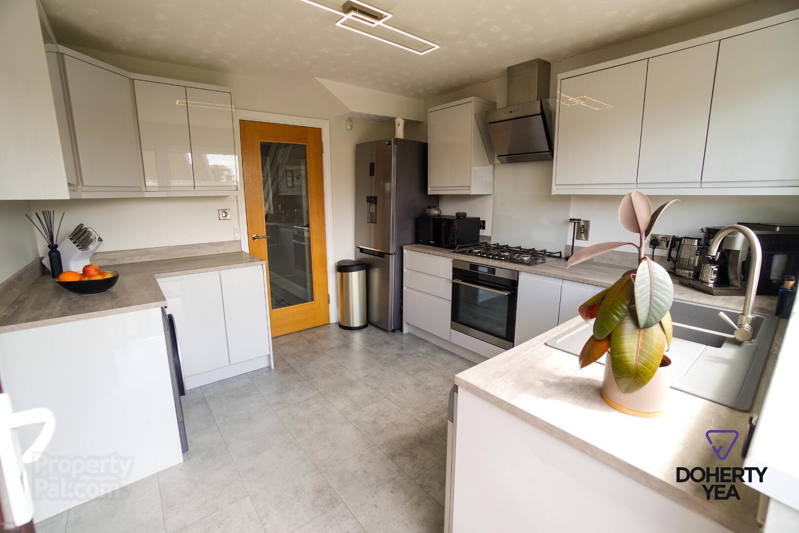 35 Hillview Road 6 of 16
