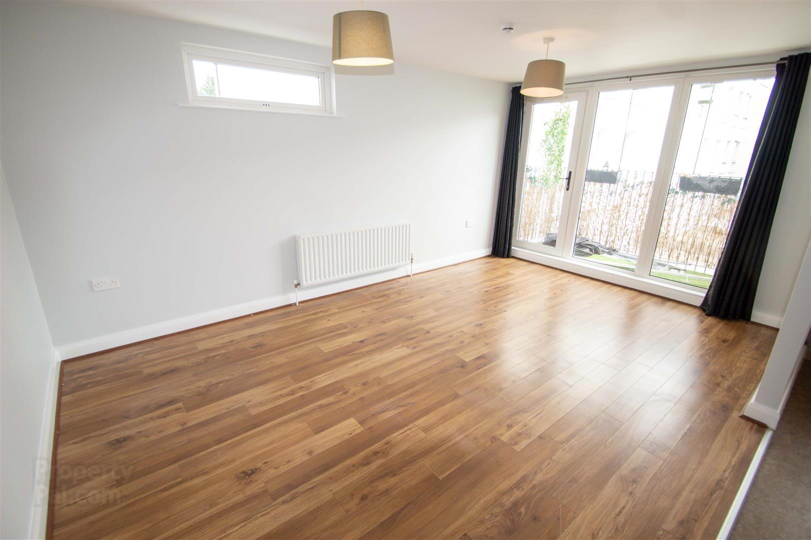 Apt 5 The Campbell Building, Falls Road / Clonard St 6 of 22