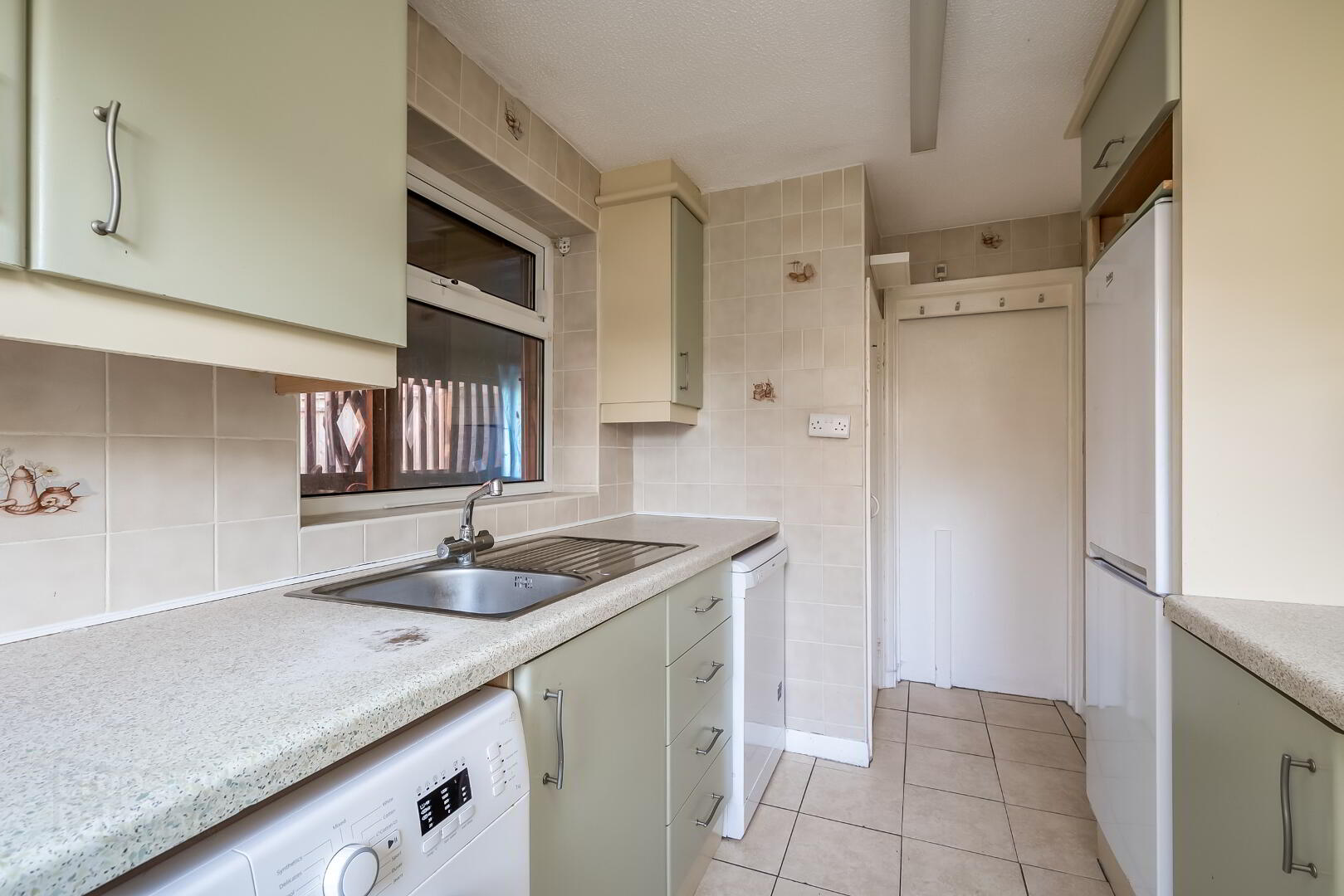 64 Downview Road 12 of 25