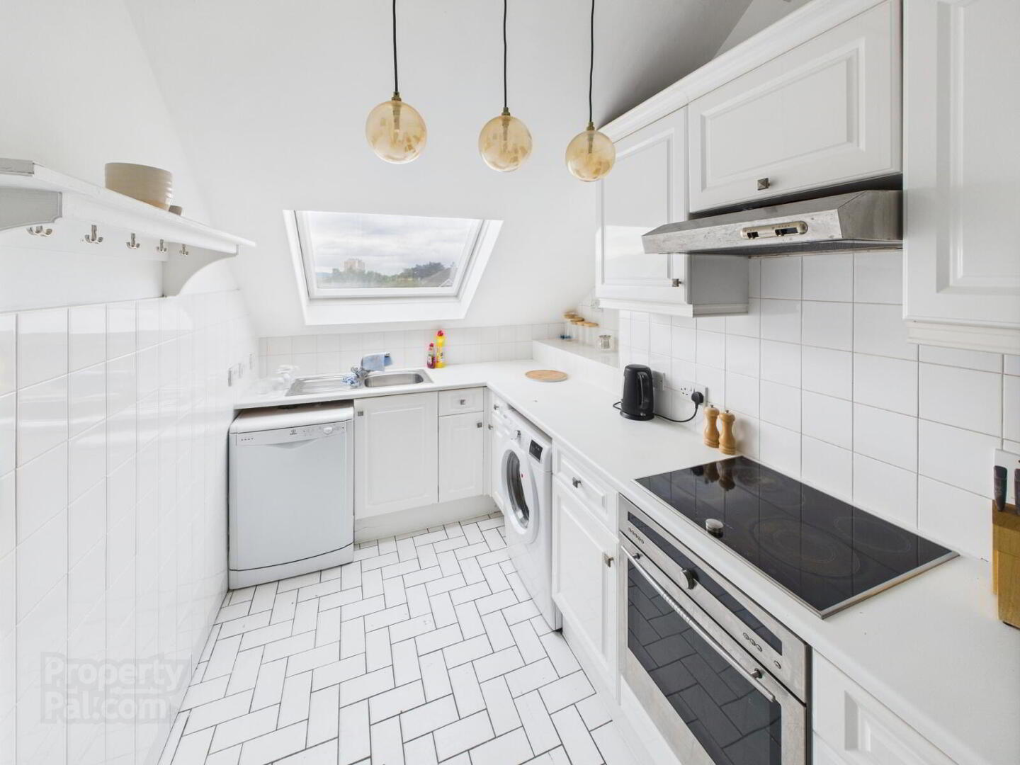 Apt 4, 28 Windsor Park 5 of 11