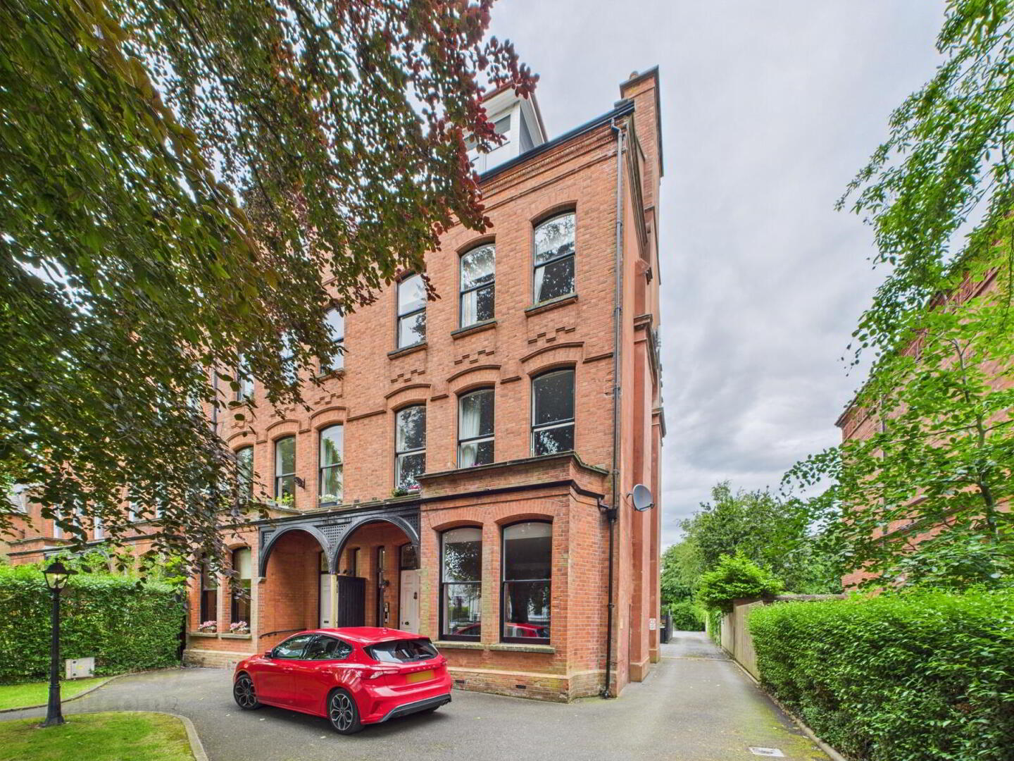 Apt 4, 28 Windsor Park 1 of 11