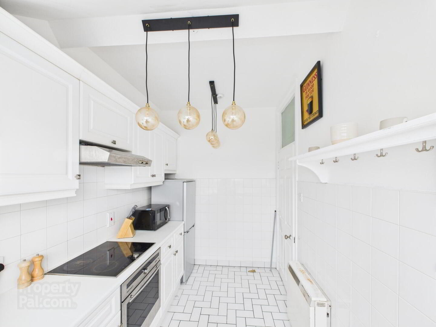 Apt 4, 28 Windsor Park 6 of 11
