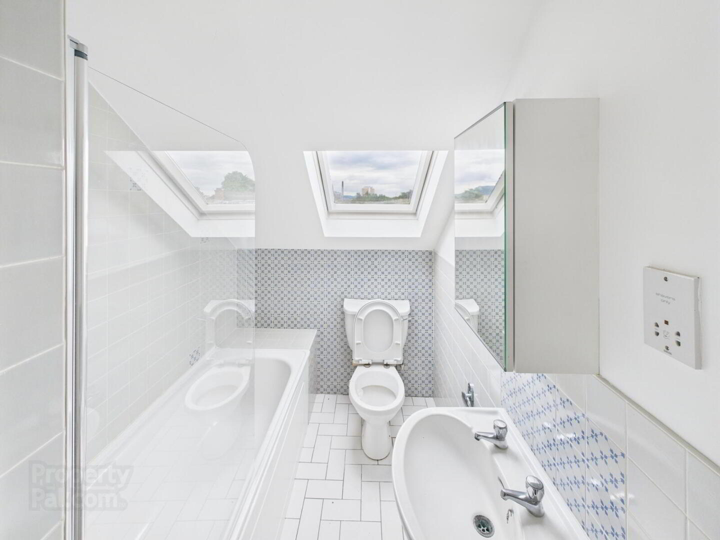 Apt 4, 28 Windsor Park 7 of 11