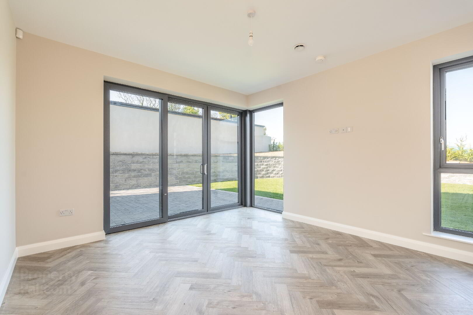 The Chalfield, Finlay Hall 10 of 20