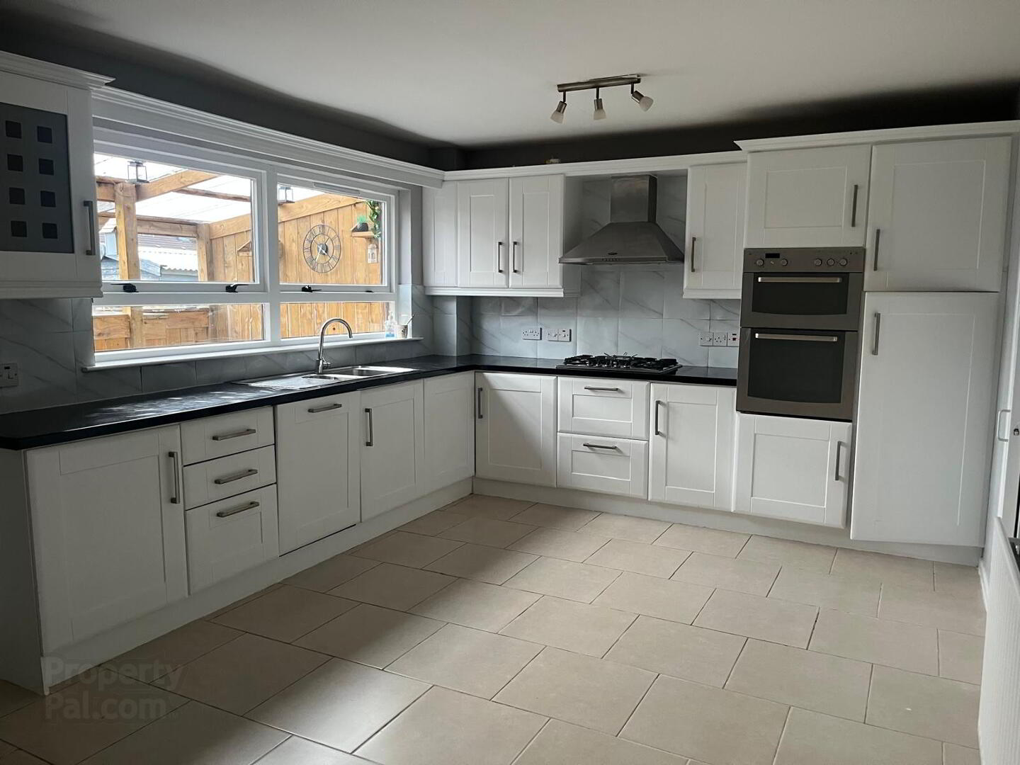 154 Carlton Drive 8 of 33