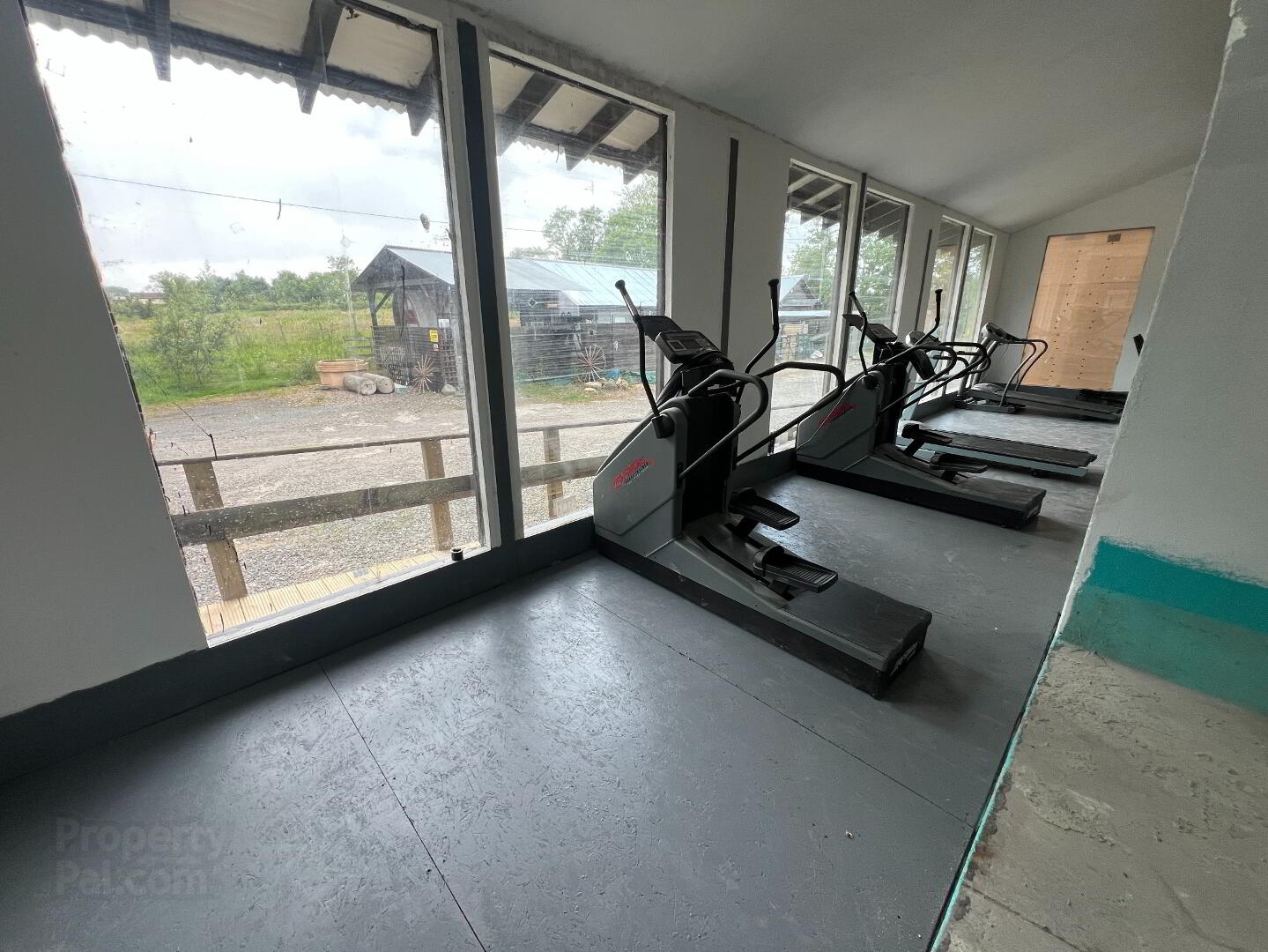 New Build Gym 3 of 13