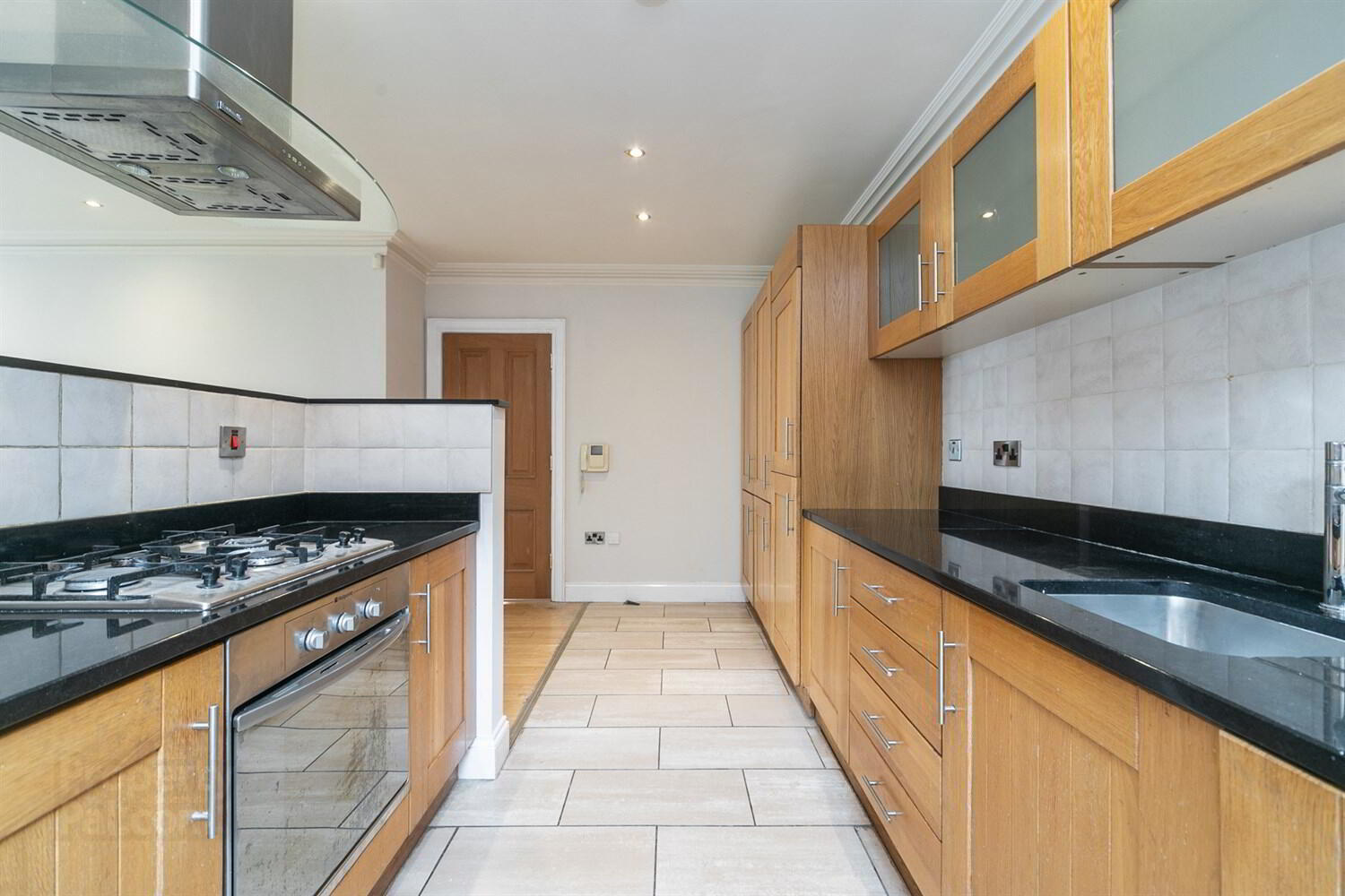 Apt 5 Balmoral View, 96 Balmoral Avenue 9 of 20
