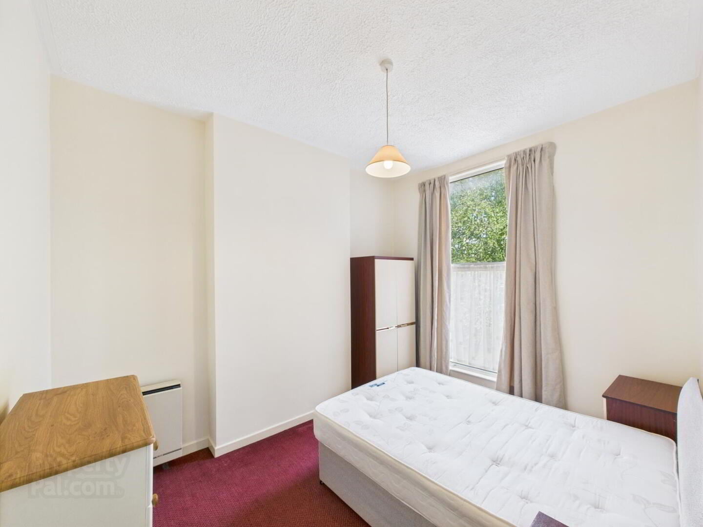 Flat 3, 90 Eglantine Avenue 4 of 10