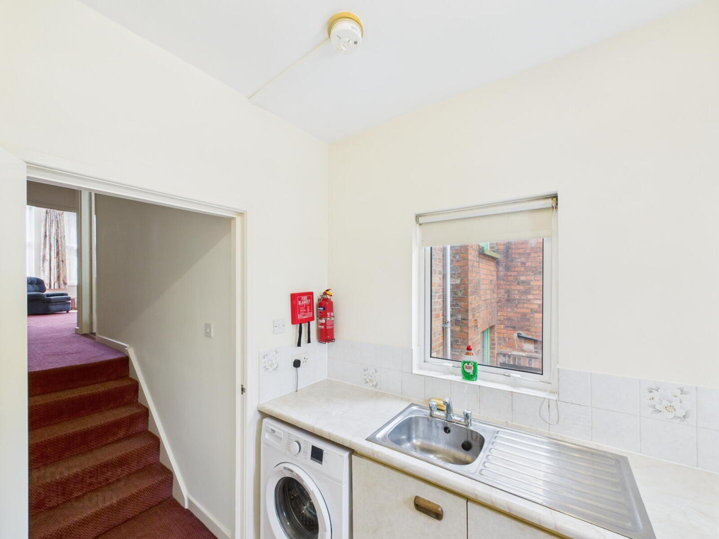 Flat 3, 90 Eglantine Avenue 7 of 10