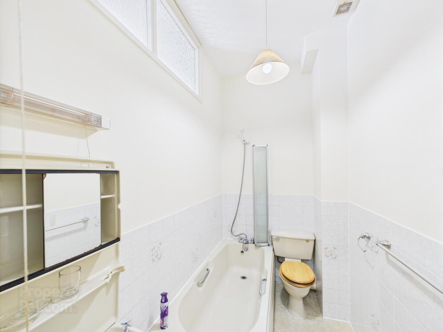 Flat 3, 90 Eglantine Avenue 9 of 10