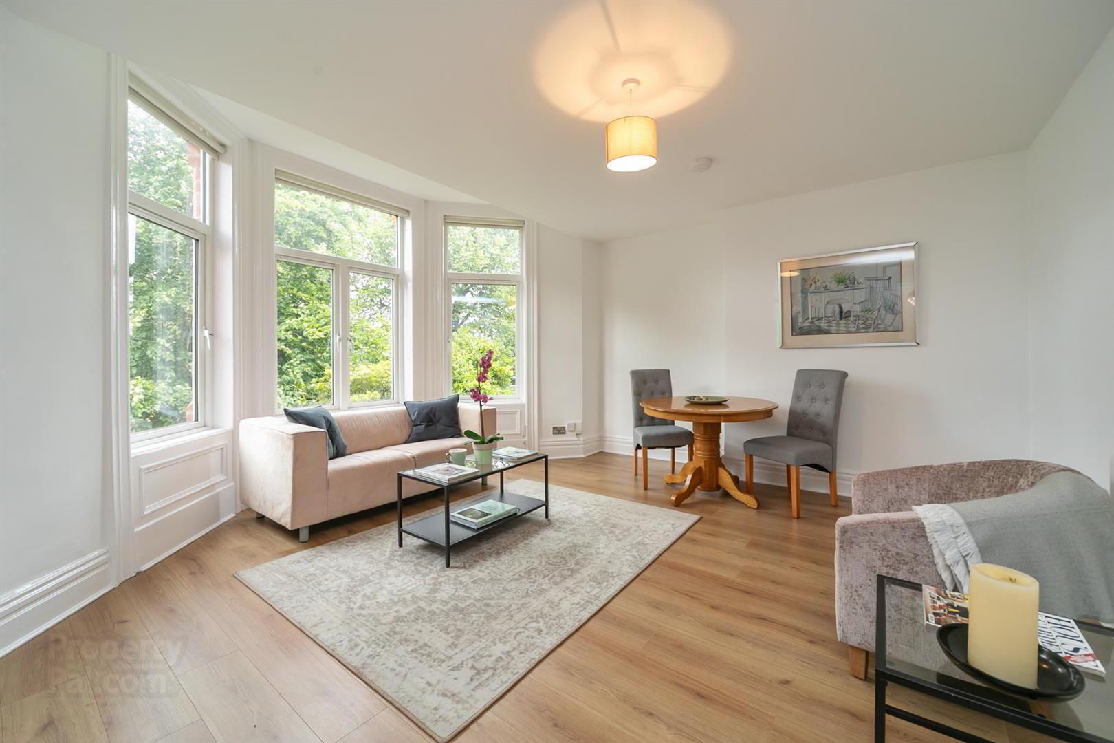 Apt 4, 41 Adelaide Park 8 of 15