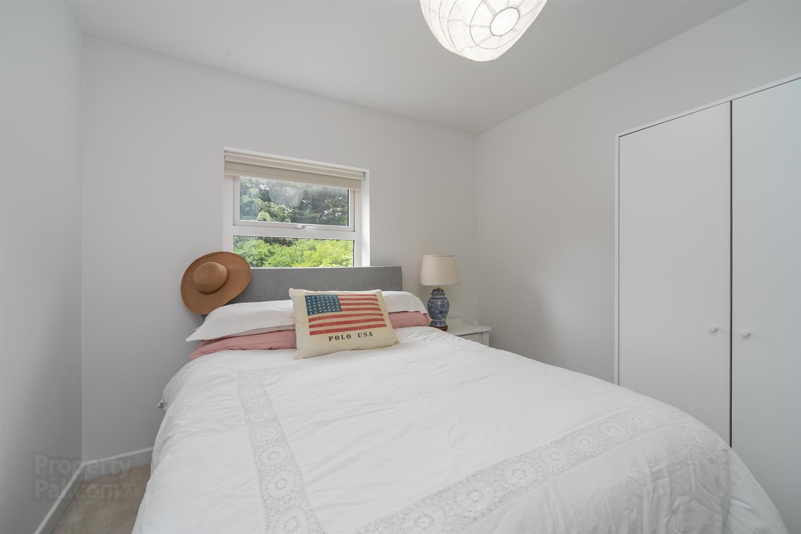 Apt 4, 41 Adelaide Park 13 of 15