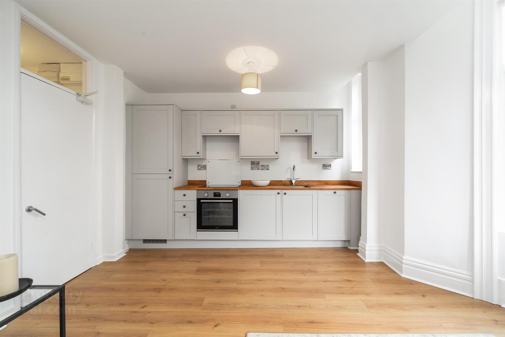 Apt 4, 41 Adelaide Park 9 of 15