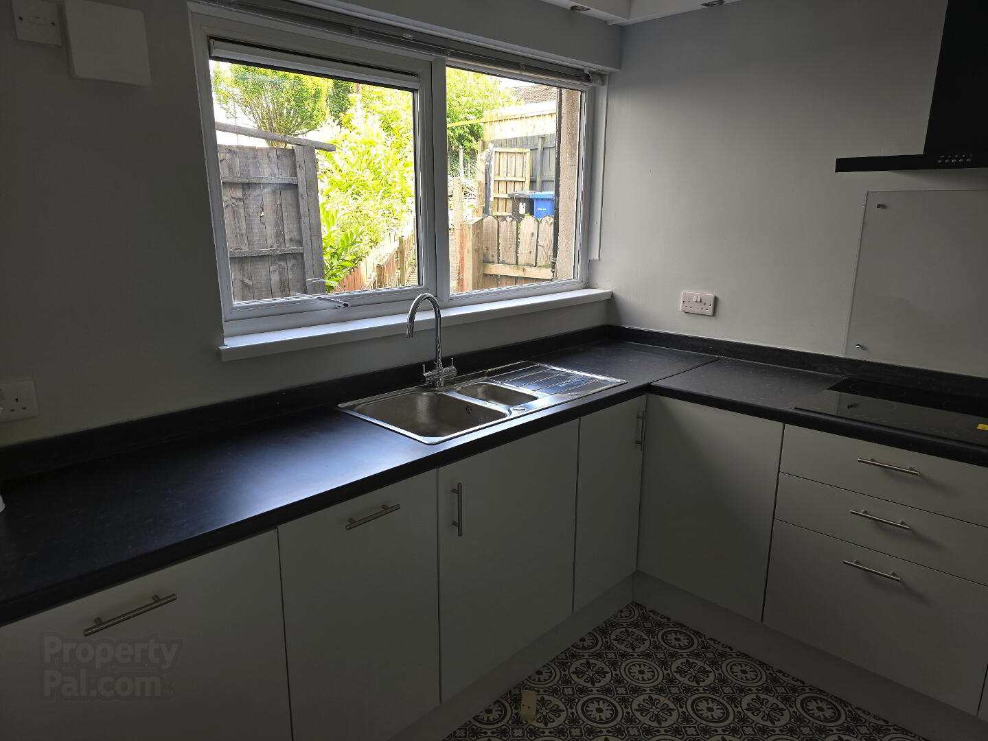 Unit A, 23 Belvoir Drive 3 of 8