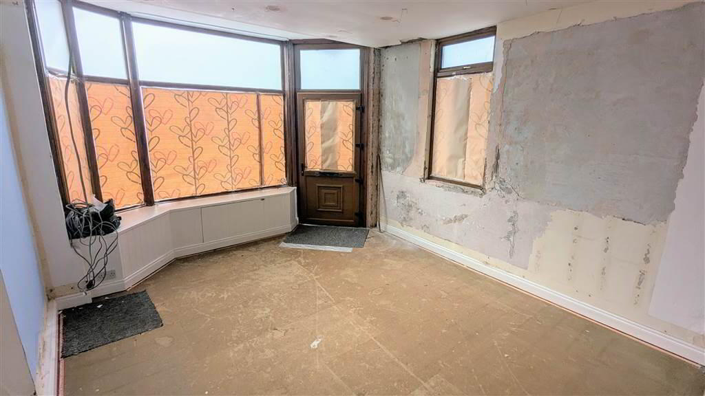 52 Holborn Avenue &, 50a Victoria Road 5 of 28