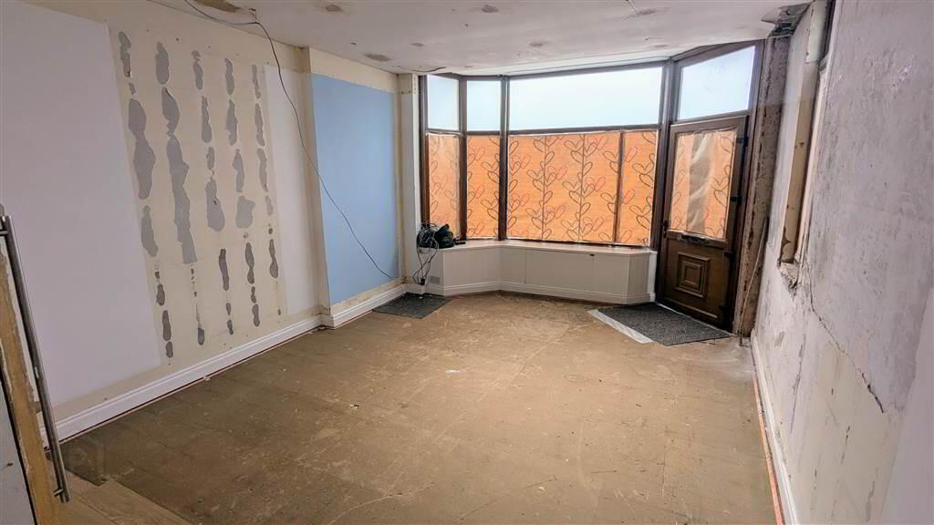 52 Holborn Avenue &, 50a Victoria Road 6 of 28