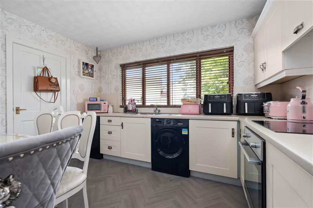 63 Thornbrooke 11 of 33