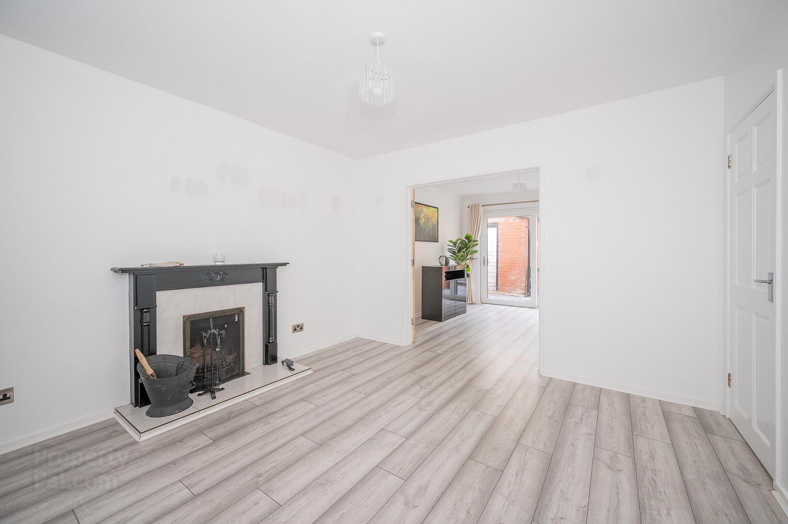 35 Sharman Road 6 of 20