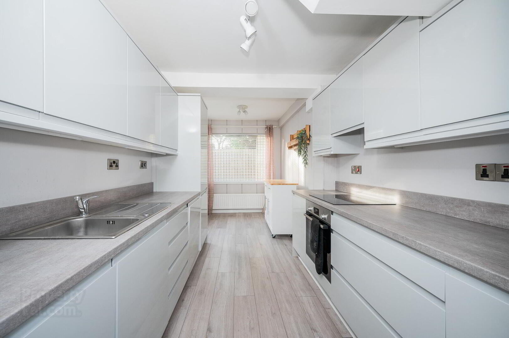 35 Sharman Road 9 of 20