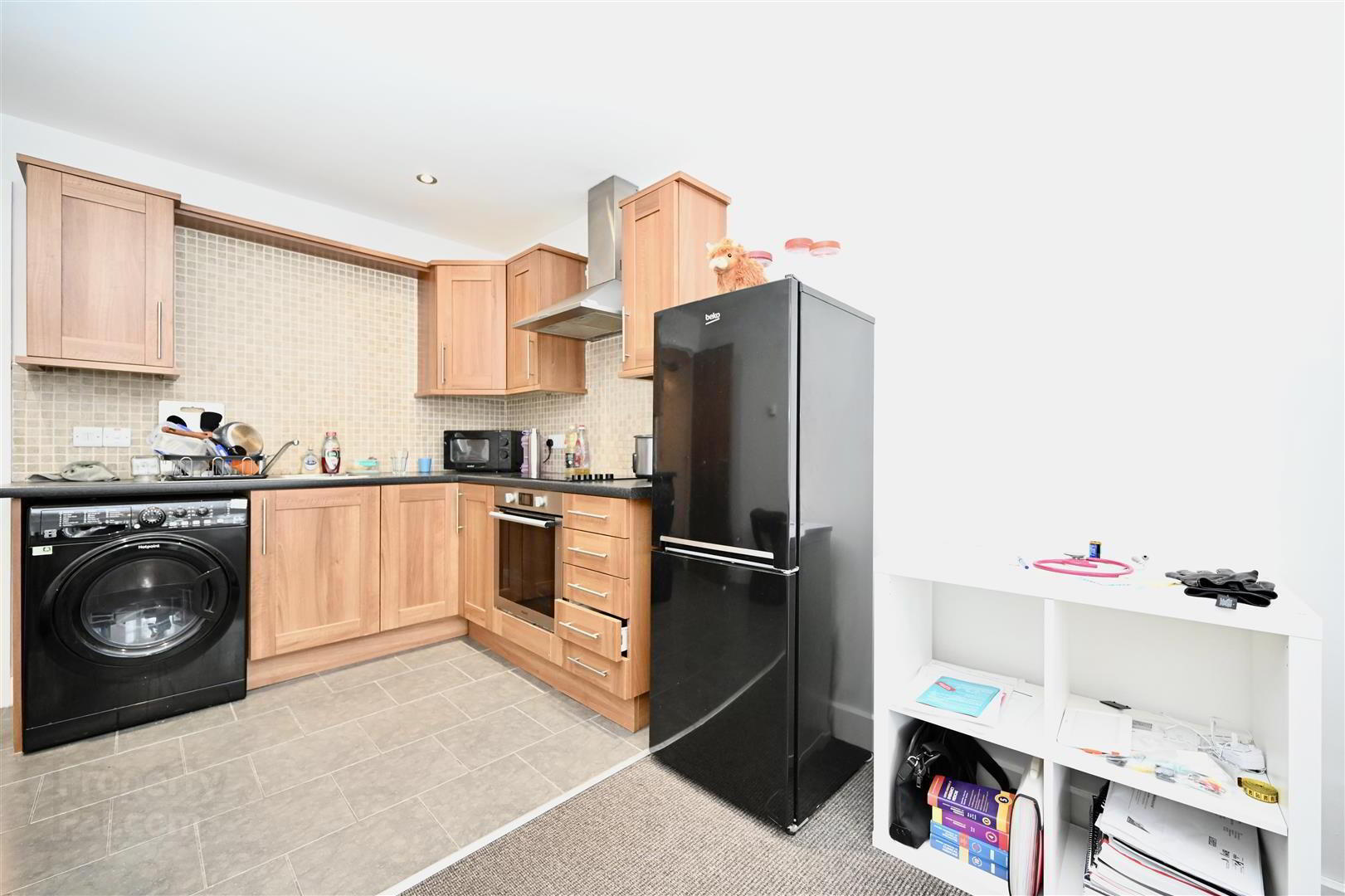Apt 3, 1 Woodcot Avenue 4 of 6