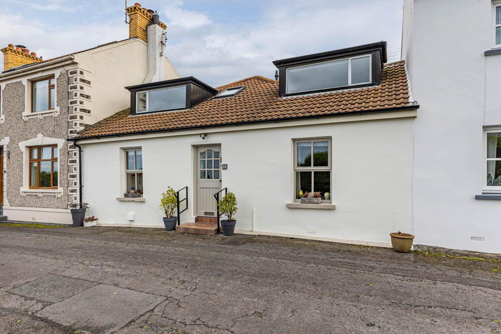 'Thistle Cottage', 25 The Hill 1 of 18