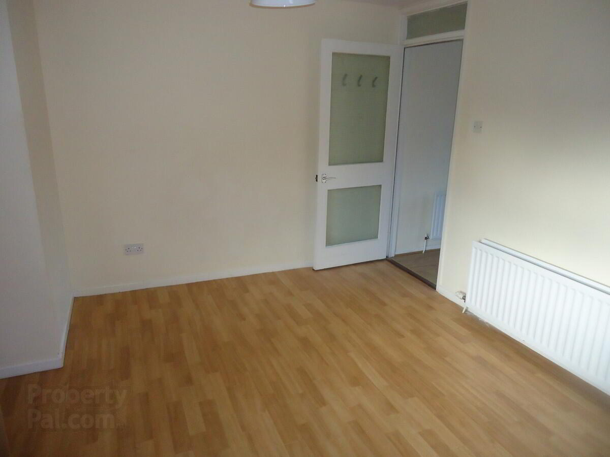 32 Baragh Gardens 4 of 15