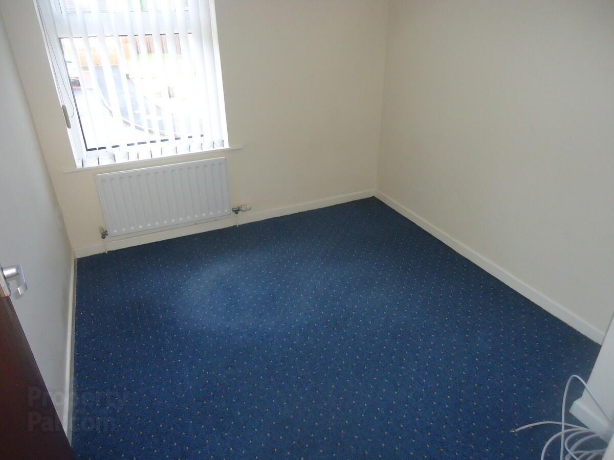 32 Baragh Gardens 7 of 15
