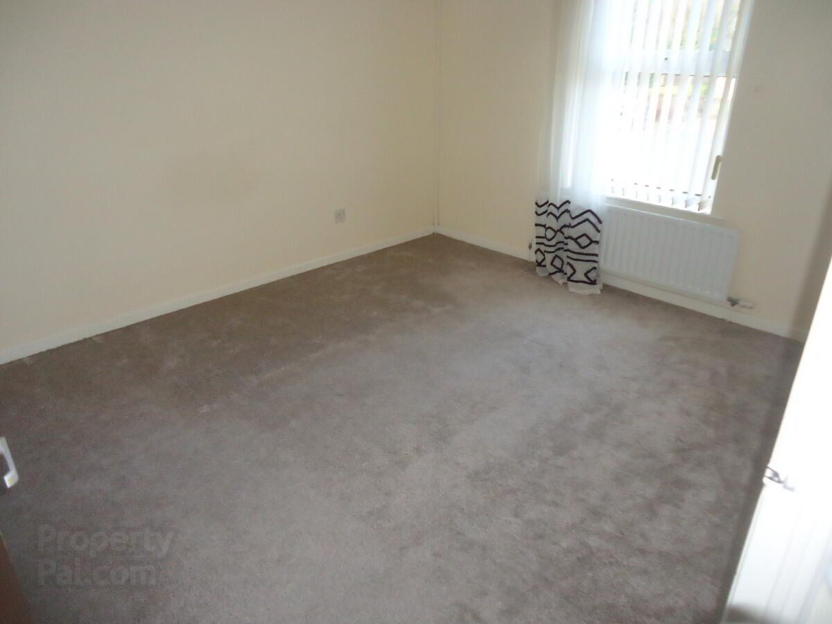 32 Baragh Gardens 8 of 15