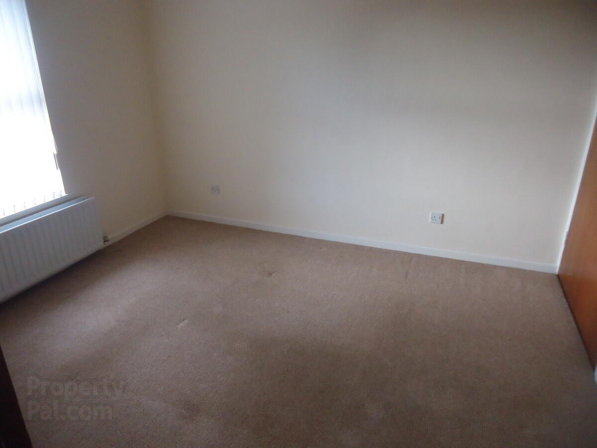 32 Baragh Gardens 9 of 15
